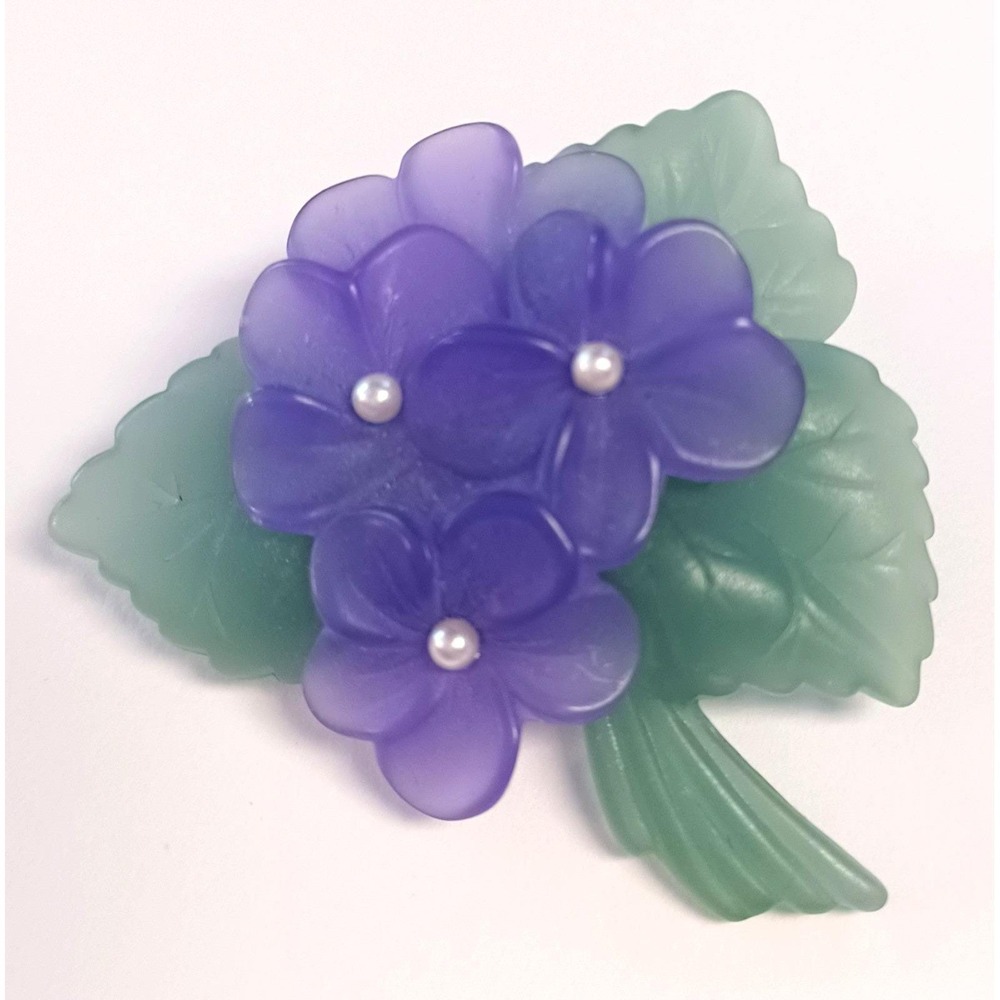 Vintage 1983 Avon Sweet Violets‎ Brooch Pin Frosted Purple Lucite Flower Pearl